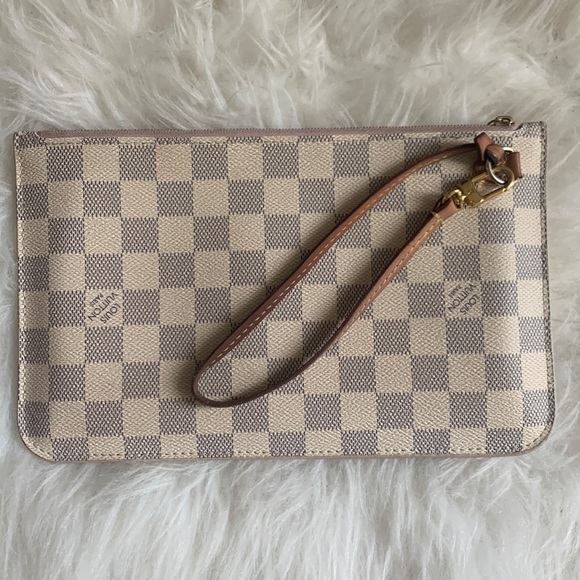 Louis Vuitton Handbags - Louis Vuitton Neverfull Pochette